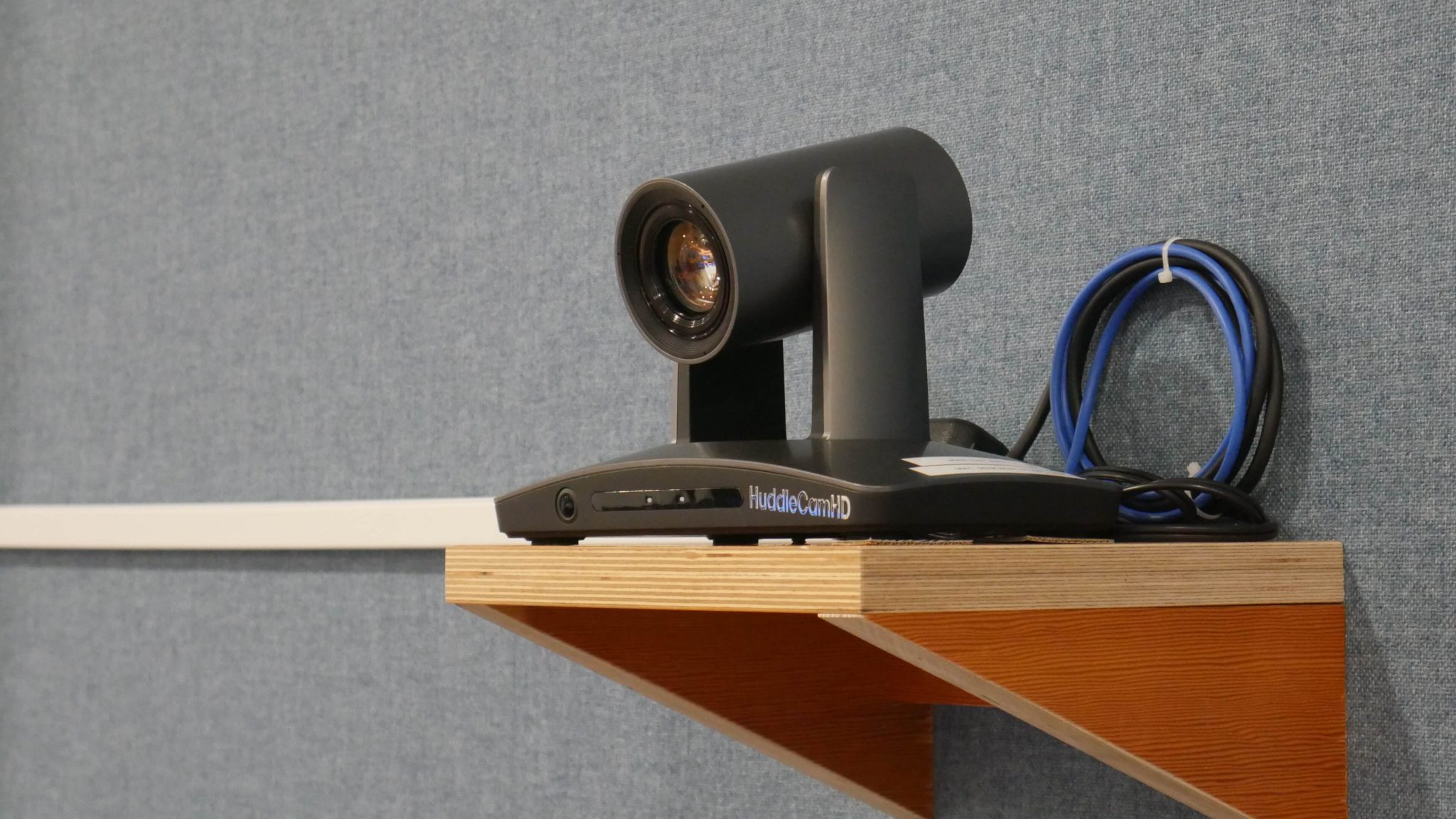 best-webcam-for-face-tracking-zoom-video-conferencing-huddlecamhd