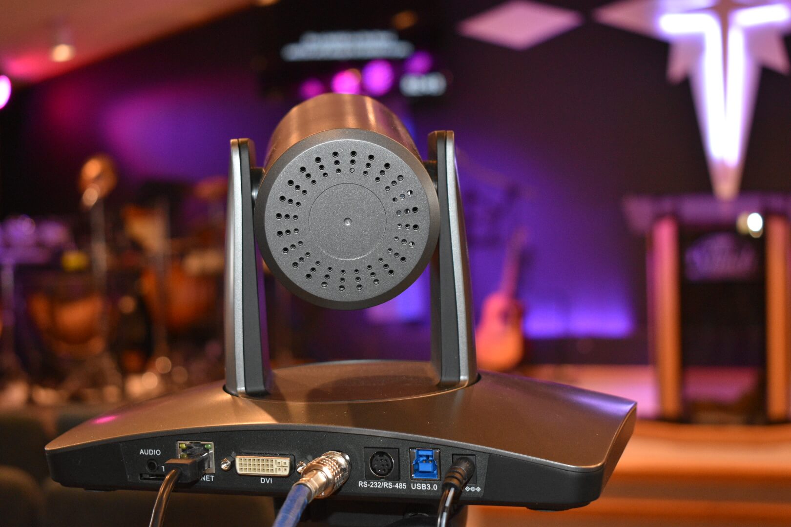 Auto Follow & Tracking Camera For Live Streaming HuddleCamHD